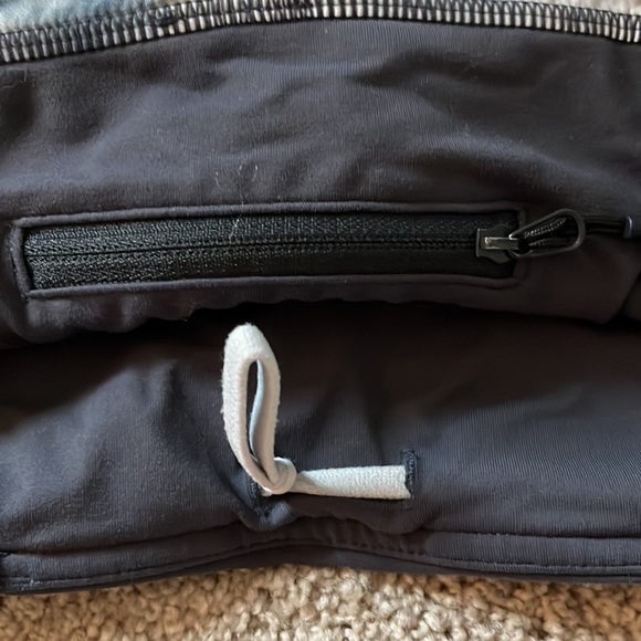 Lulu lemon size 6 speed up shorts - Picture 6 of 6